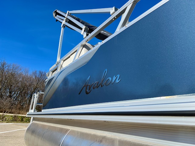 Avalon Venture 19' Quad Lounge | 2024-4892 | Redline Watersports